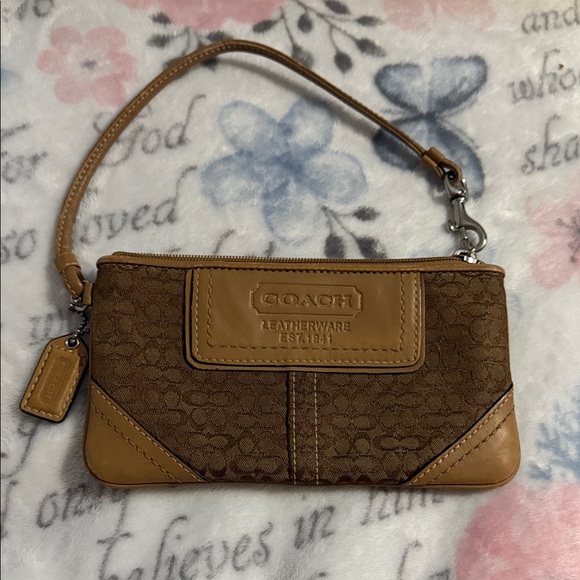 Coach Handbags - Coach Leatherware Est. 1941 Zip Signature Pouch Wallet preowned